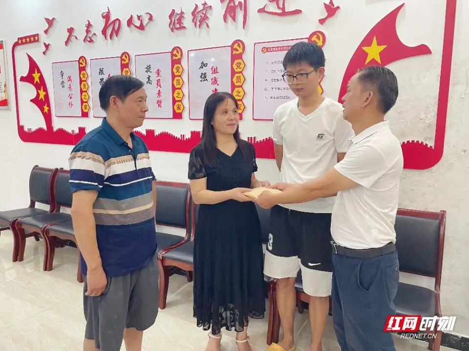网友调侃iPhone 18系列发布：iPhone都已成年了 我还在用正太苹果