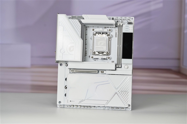老外真是有福了！微星RTX 5090魔龙促销价破3万元：刚上架就卖断货